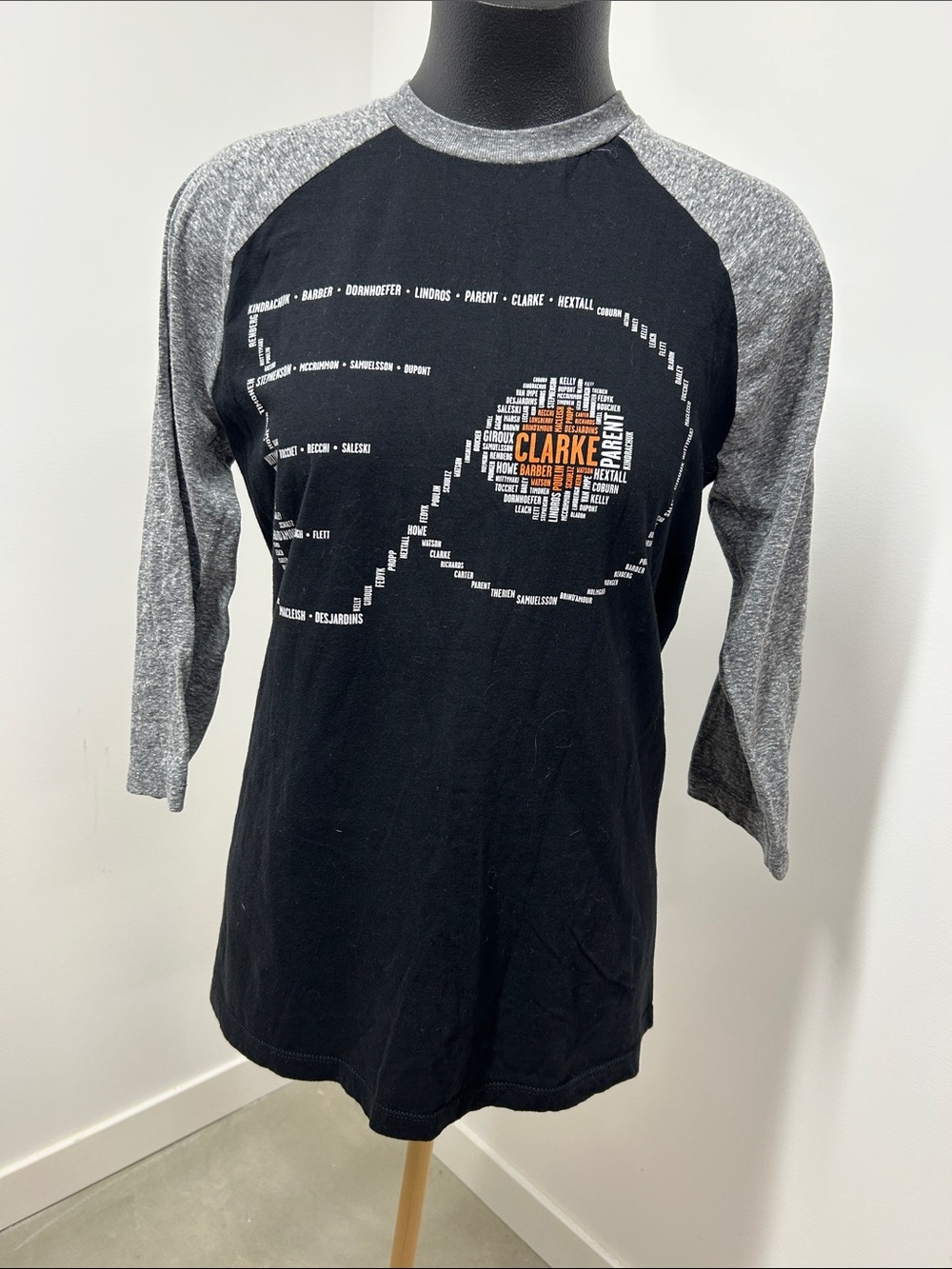 Philadelphia Flyers Black & Gray Raglan Long-Sleeve Tee with Graphic
